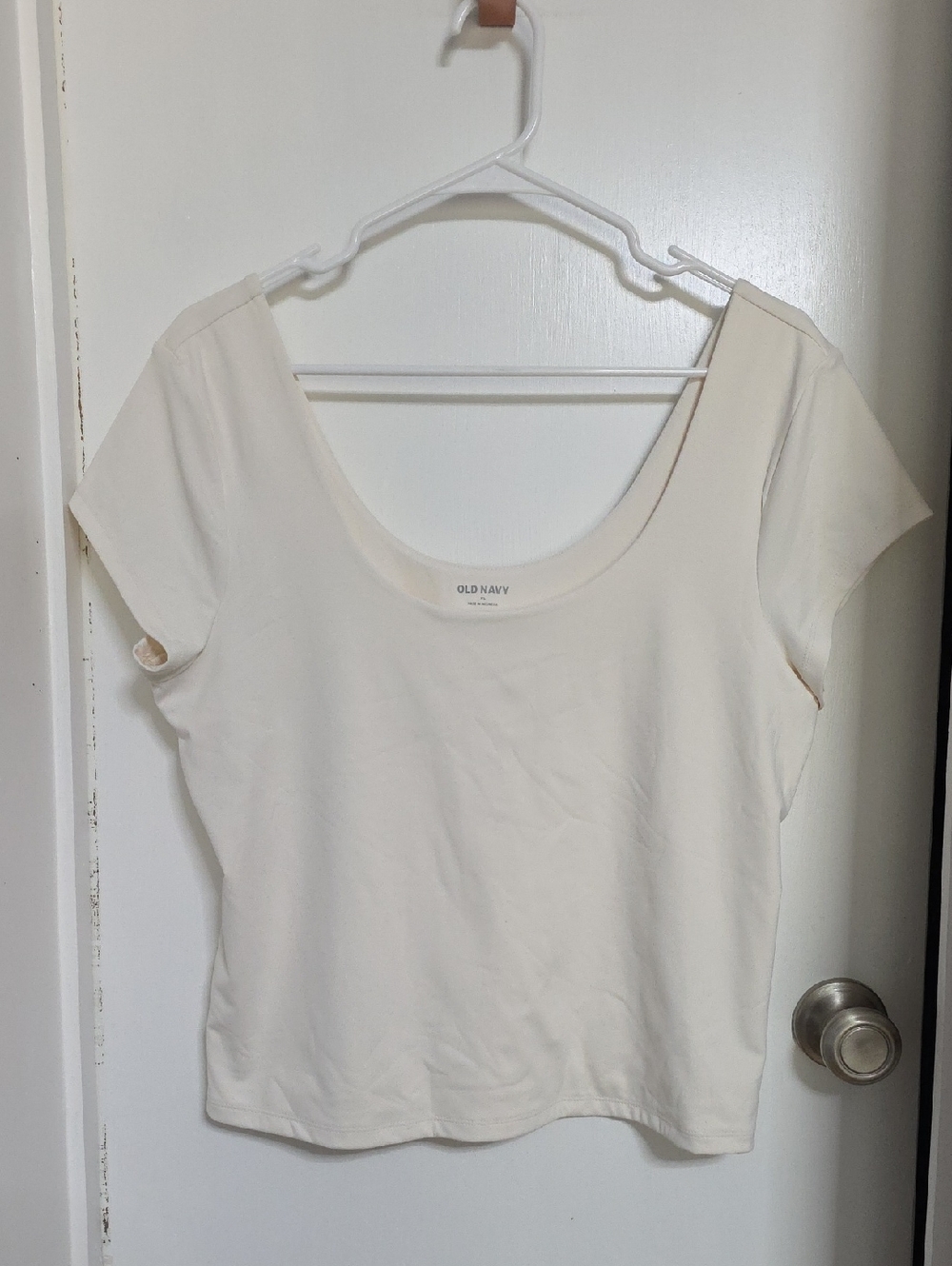 Old Navy Cream Scoop Neck Short Sleeve Tee